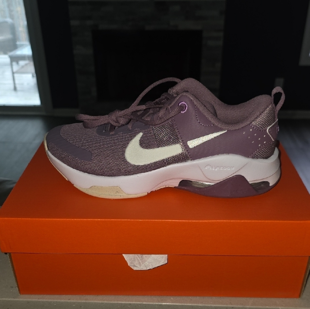 Nike Zoom Bella 6 Lavender and Cream Athletic Shoes